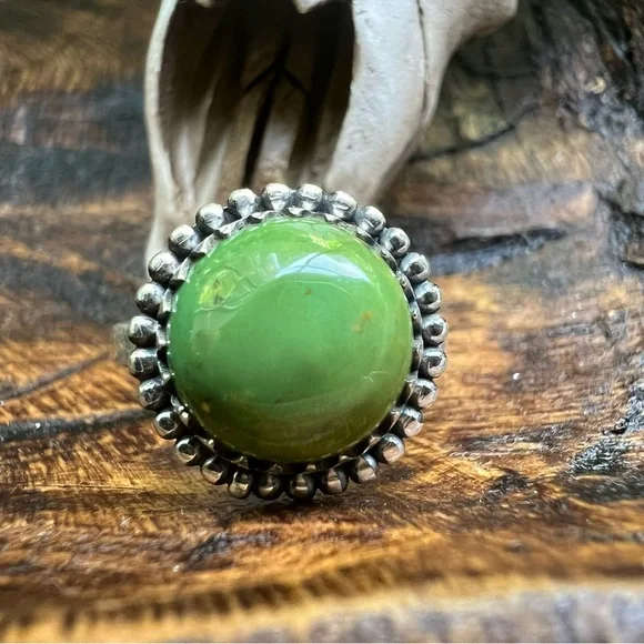 Sterling Silver Kingman Turquoise Ring Size 7.75 Green Round Cabochon Southwest - Picture 1 of 13